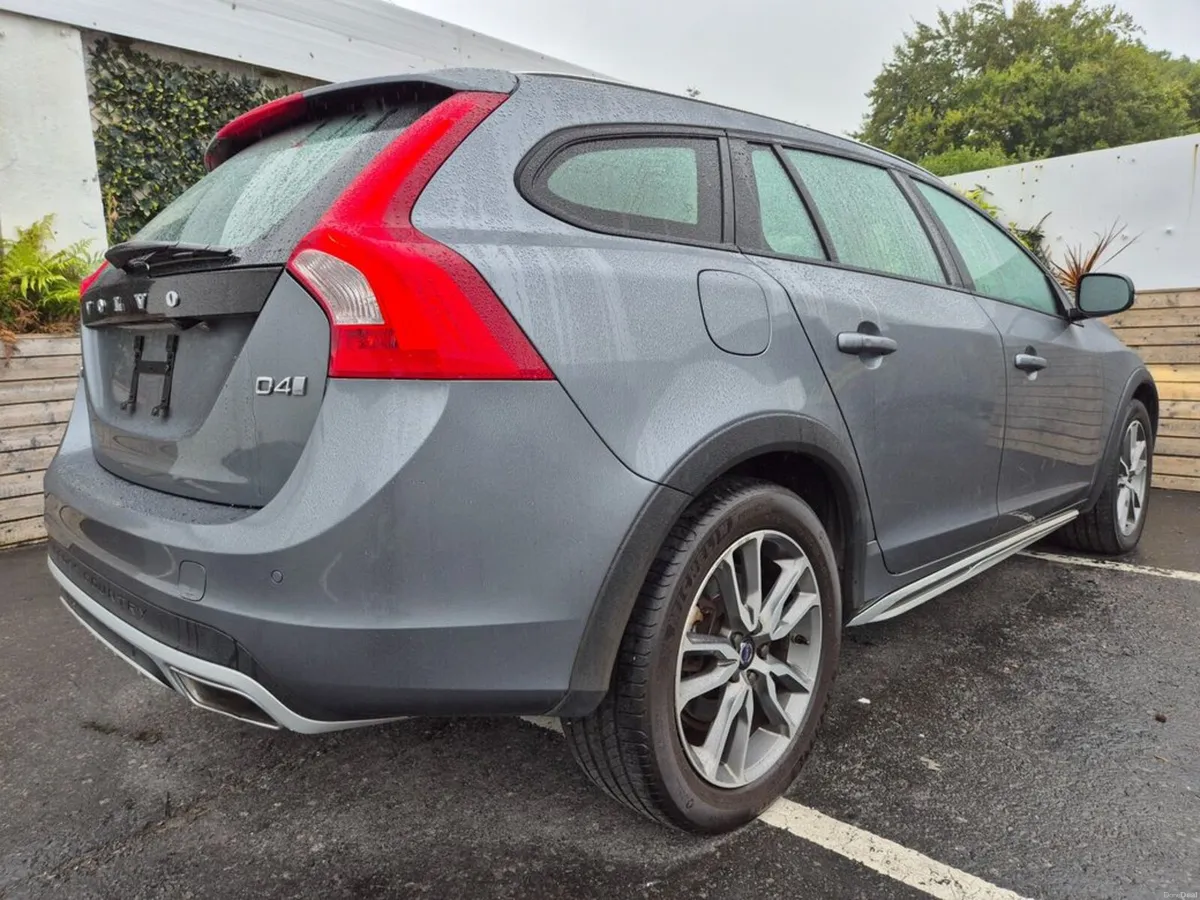 Volvo V60 2.0 D4 AUTO / CLASSIC SPEC / LOW MILEAGE - Image 5