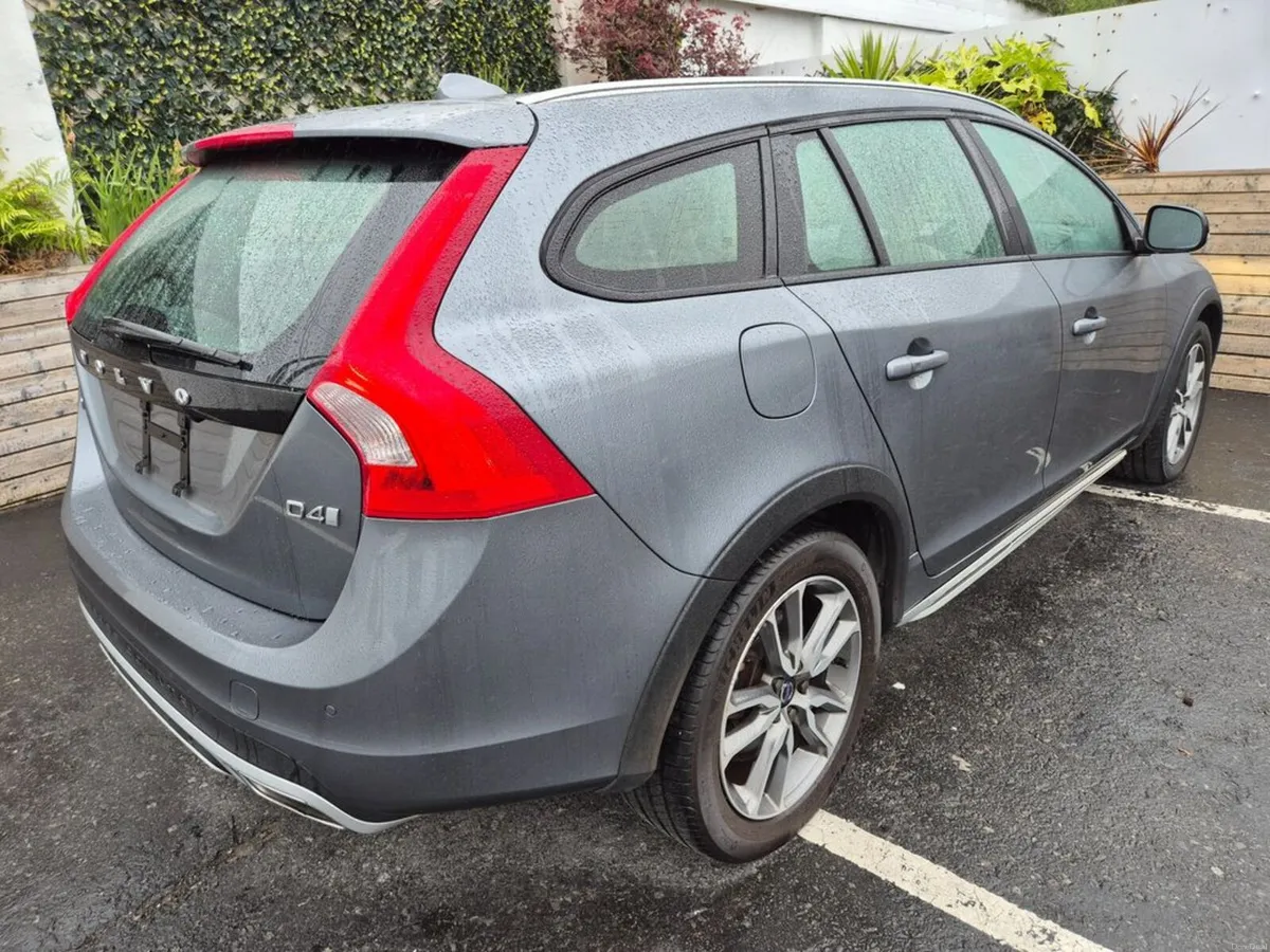 Volvo V60 2.0 D4 AUTO / CLASSIC SPEC / LOW MILEAGE - Image 6