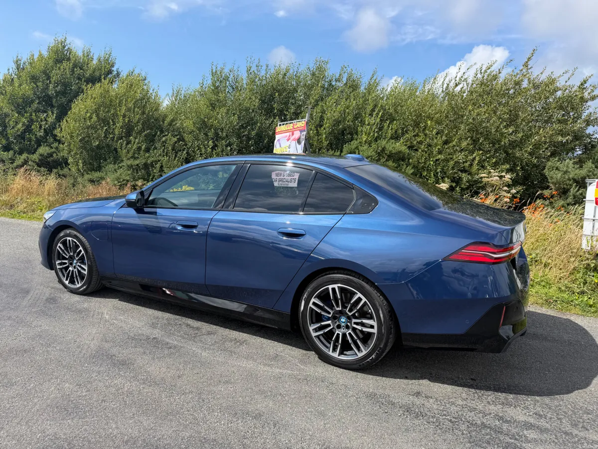 BMW 5-Series 2025 - Image 3
