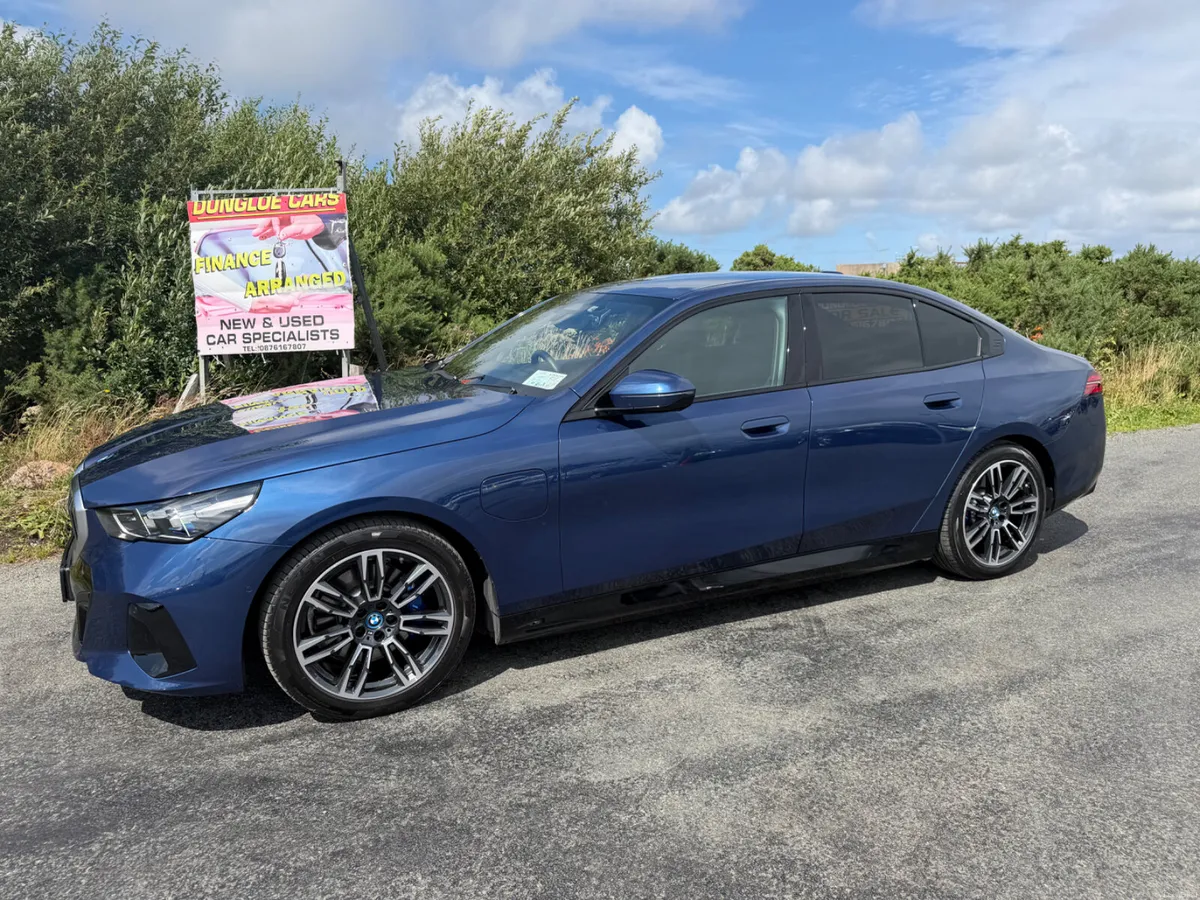 BMW 5-Series 2025 - Image 1