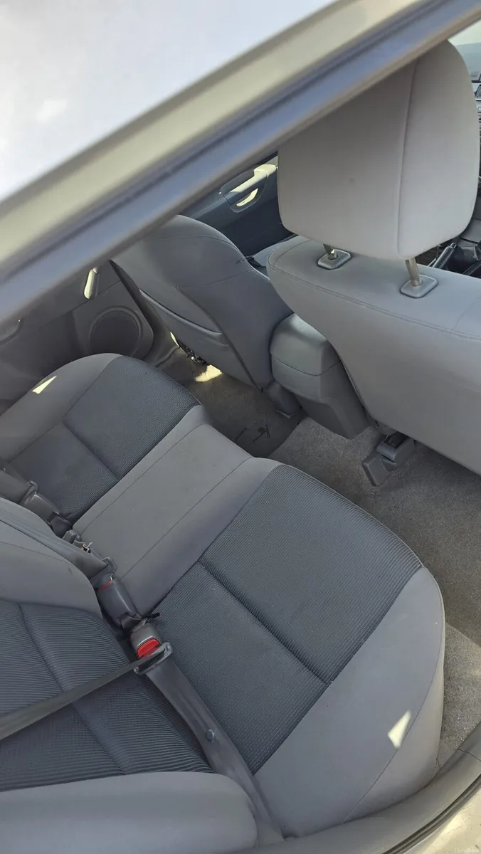 09 Mazda3 1.3 petrol manual - Image 4