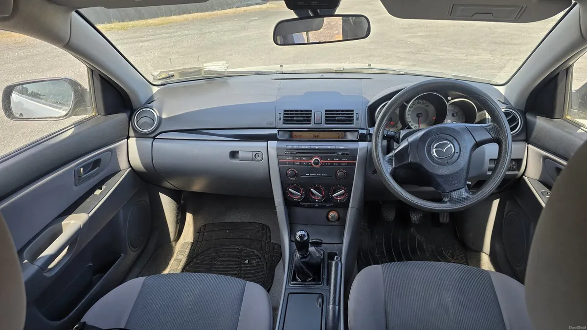 09 Mazda3 1.3 petrol manual - Image 5