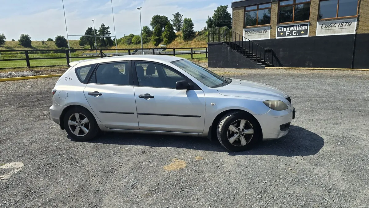 09 Mazda3 1.3 petrol manual - Image 6
