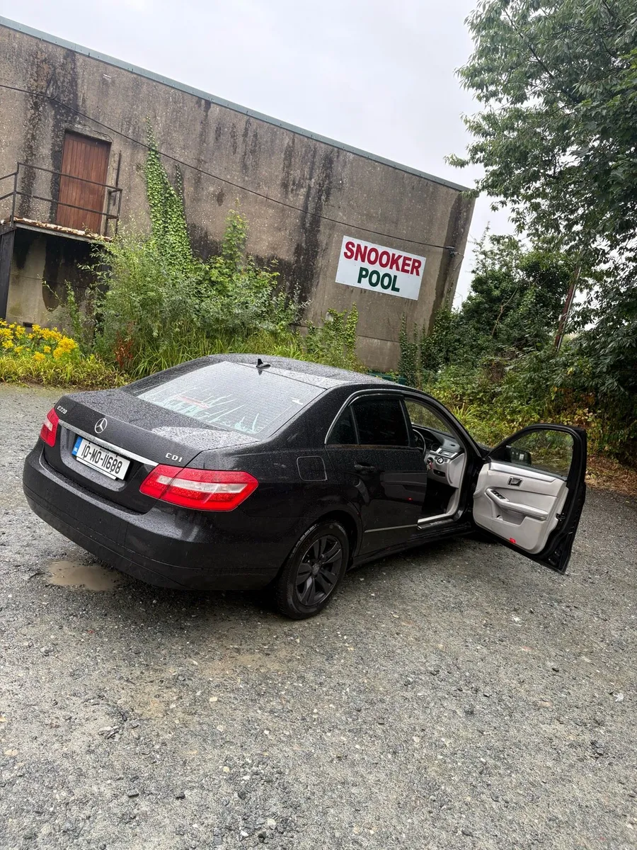 Mercedes-Benz E220 CDI 2010 - Image 4