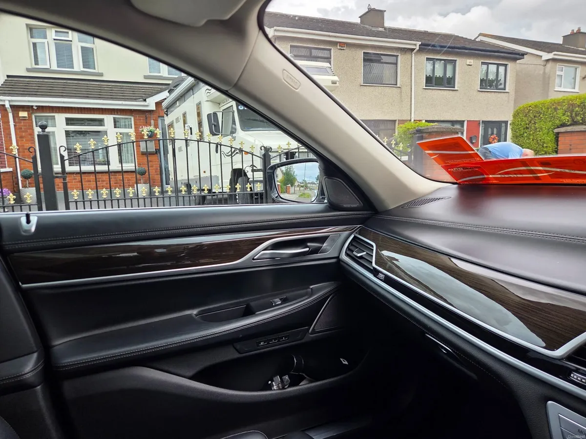 BMW 7-Series 2019 - Image 2