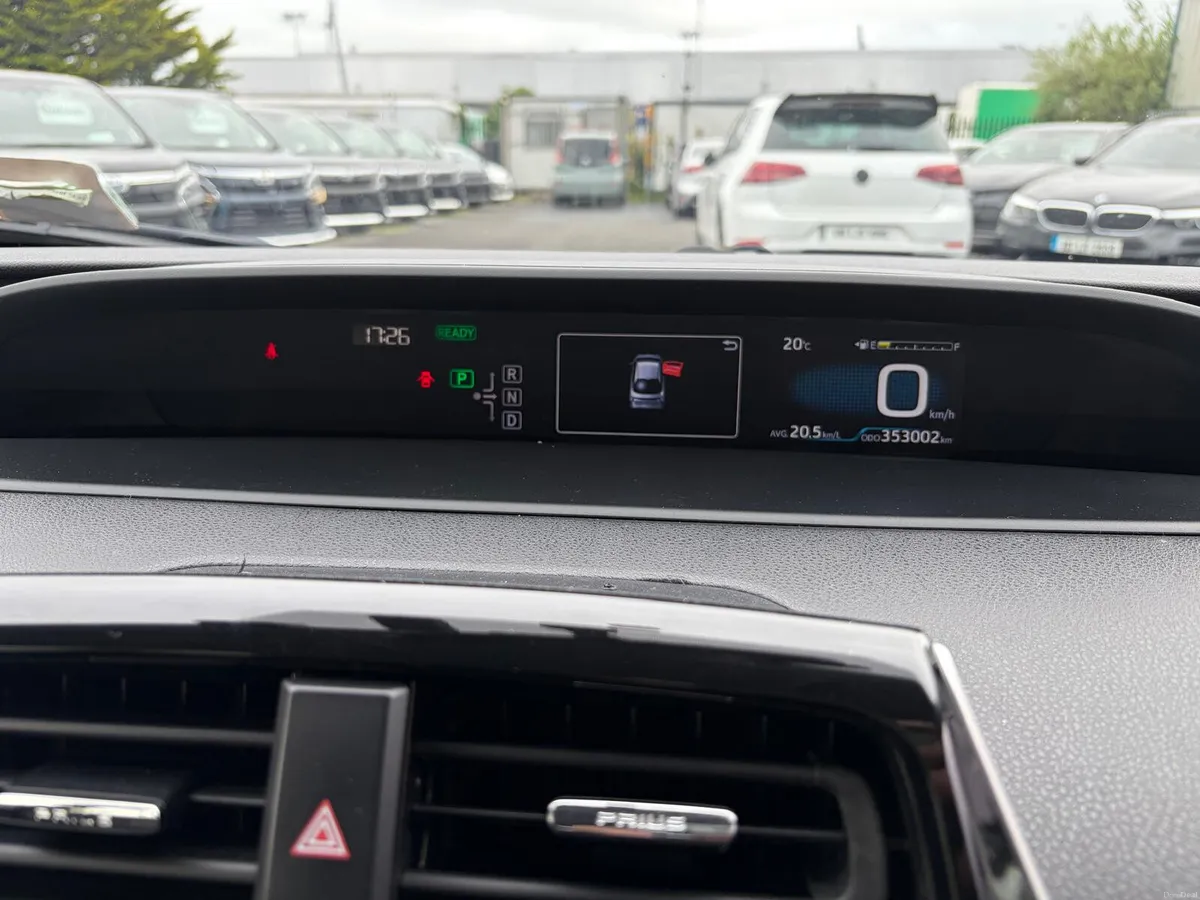 2016 Toyota Prius 1.8 HYBRID AUTOMATIC - Image 4
