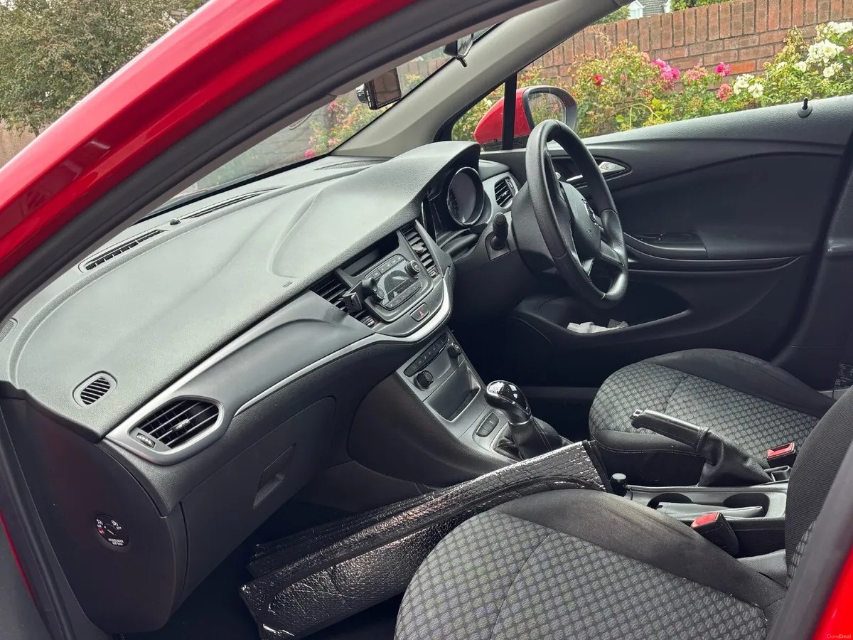 Opel Astra 2018 - Image 3