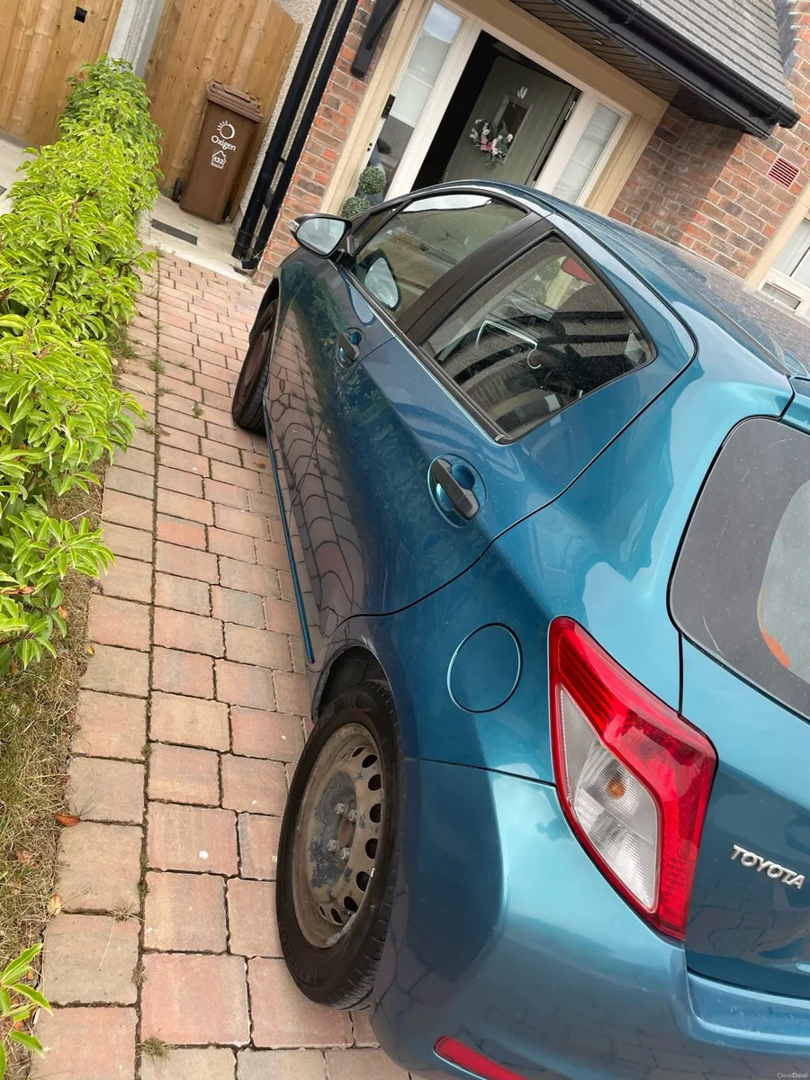 Toyota Yaris terra - Image 4