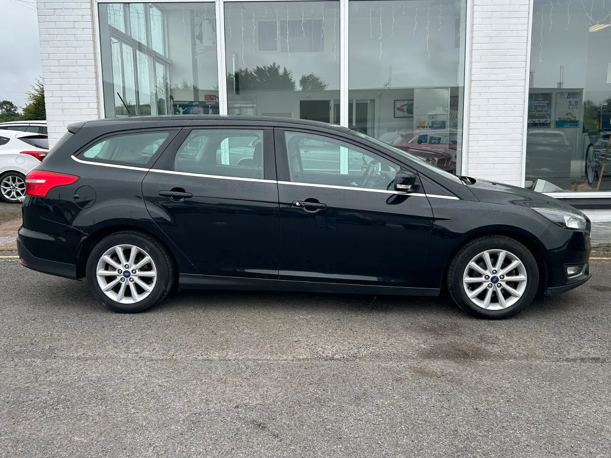Ford Focus 2017 - Image 2