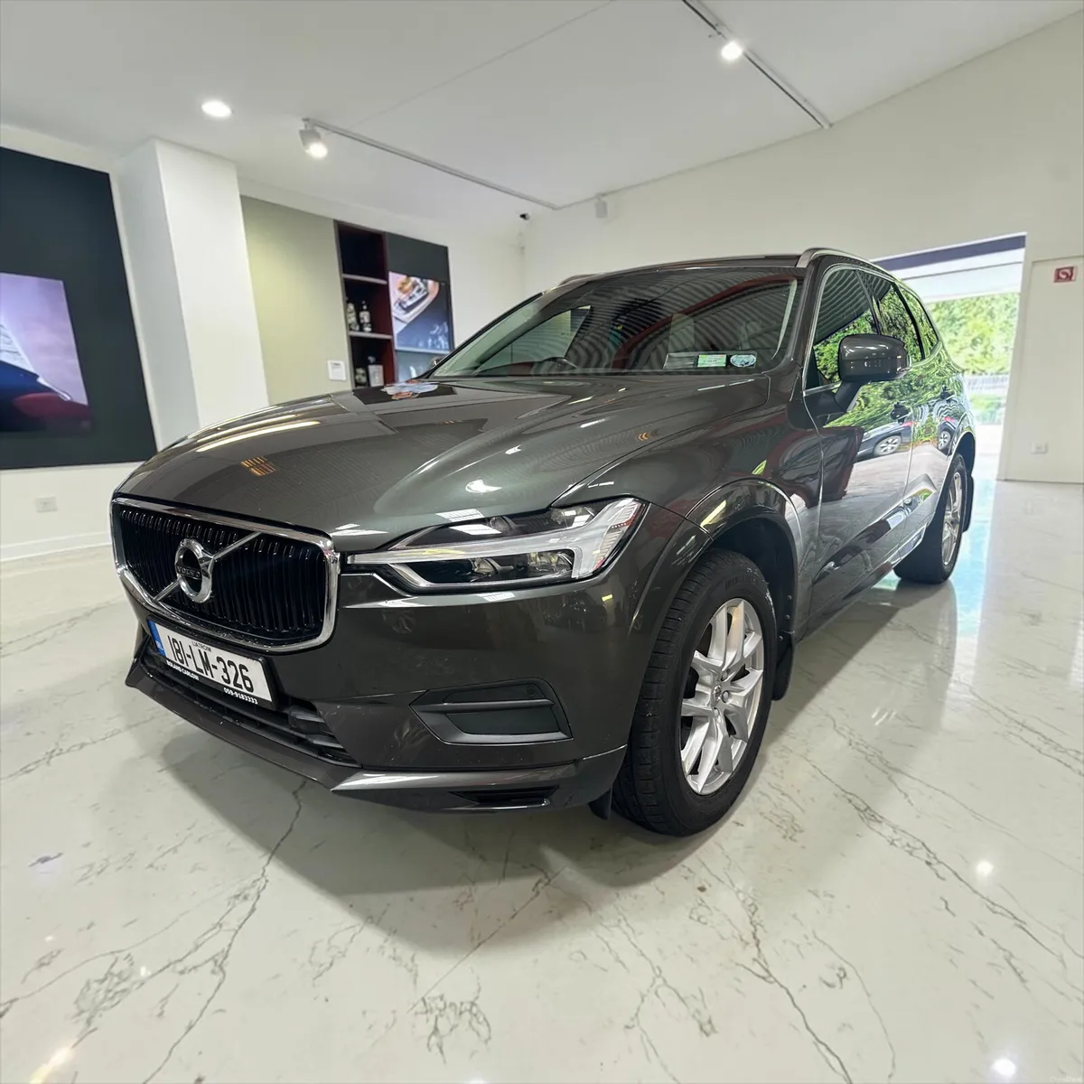 2018Volvo XC60 D4 (190hp) AWD Momentum Automatic - Image 1