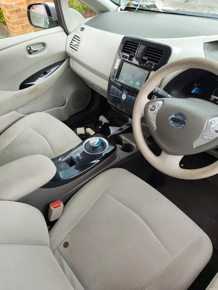 2011 Nissan leaf ev spoiler - Image 2