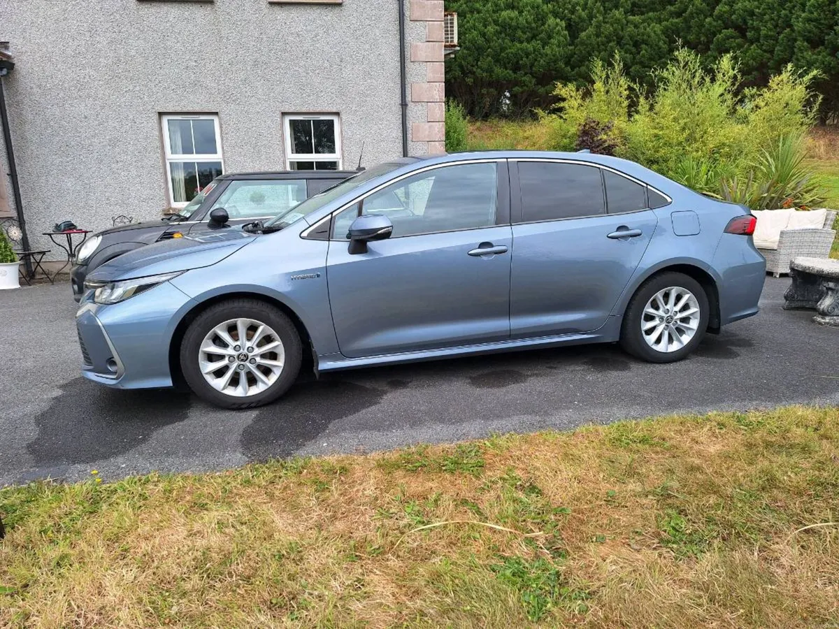 Toyota Corolla Luna Hybrid - Image 2