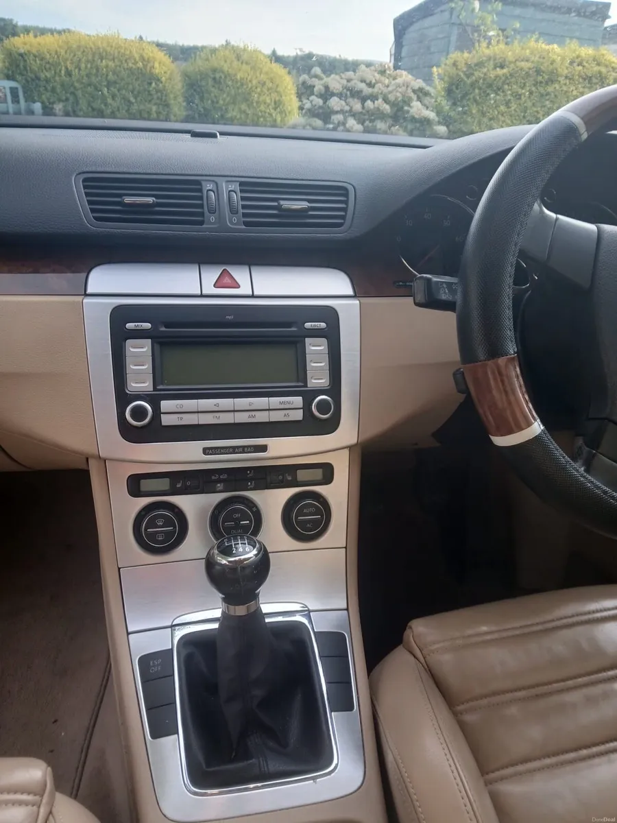 Volkswagen Passat - Image 3