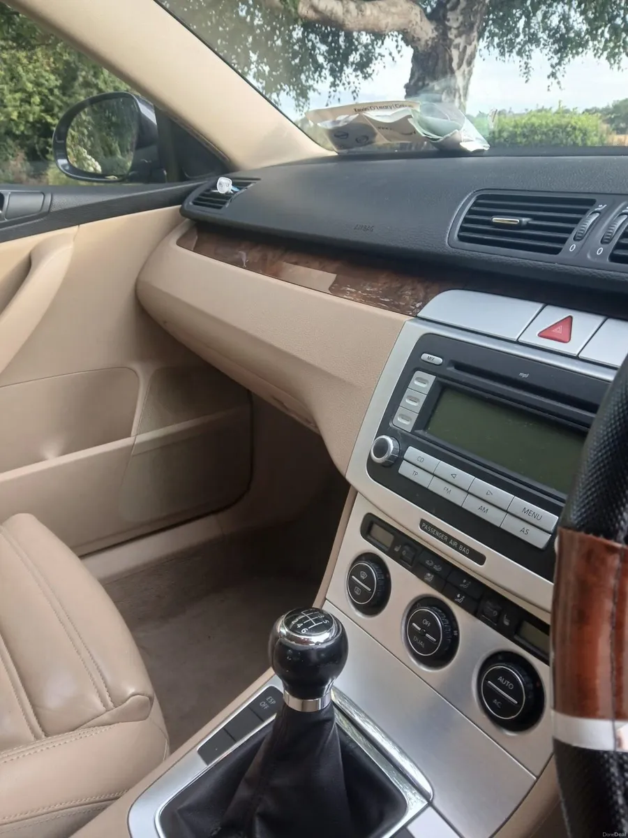 Volkswagen Passat - Image 5