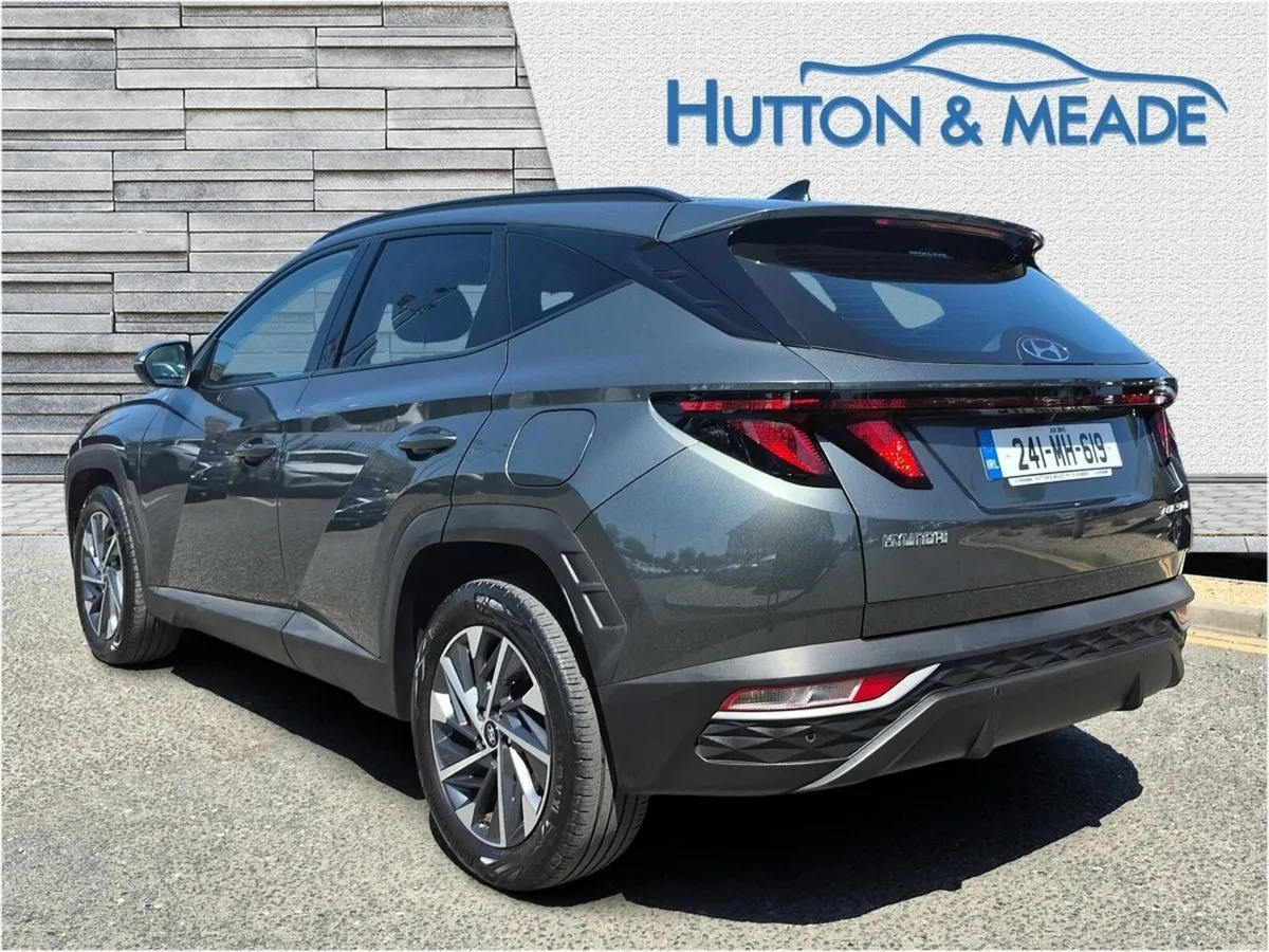 Hyundai Tucson Executive 1.6 Diesel 5dr - Image 2