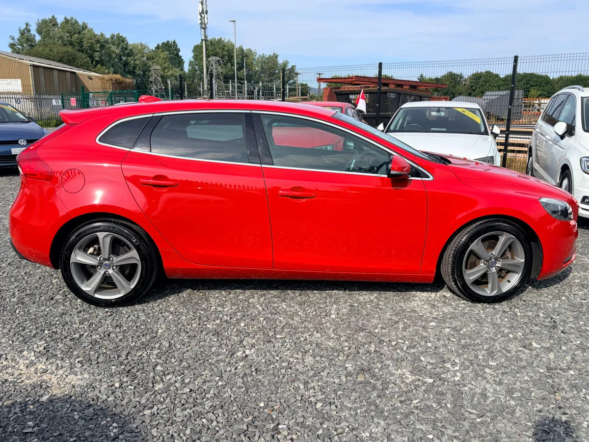 2015 VOLVO V40 1.6T4 AUTO FULLY LOADED WITH SPEC - Image 2