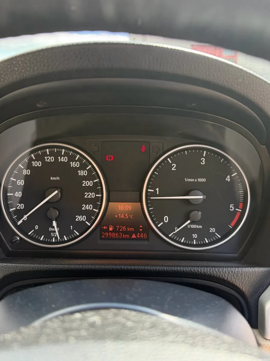 BMW 318d 2008 - Image 4