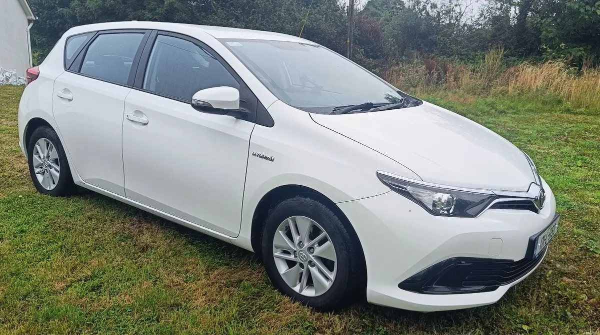 Toyota Auris 2017 Hybrid Automatic - Image 4