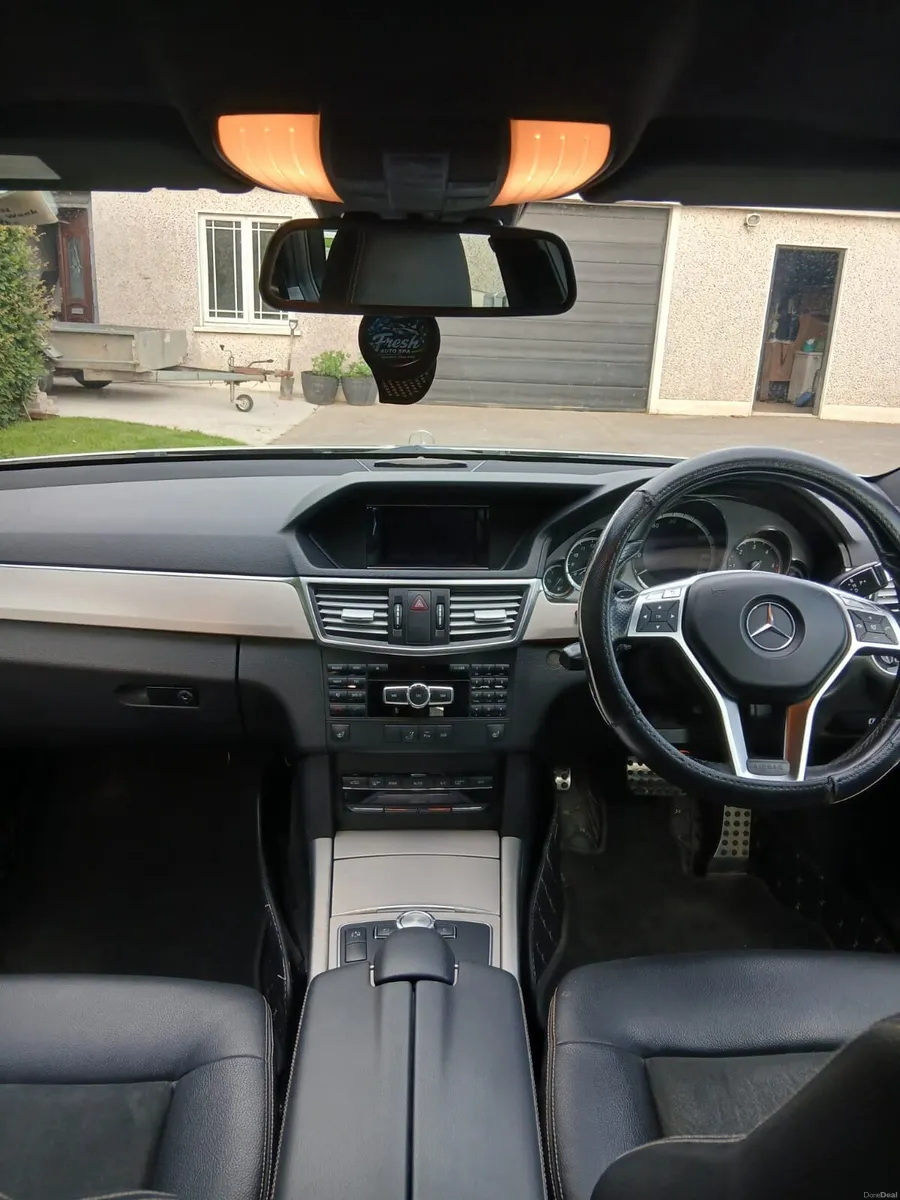 Mercedes E220 estate - Image 2