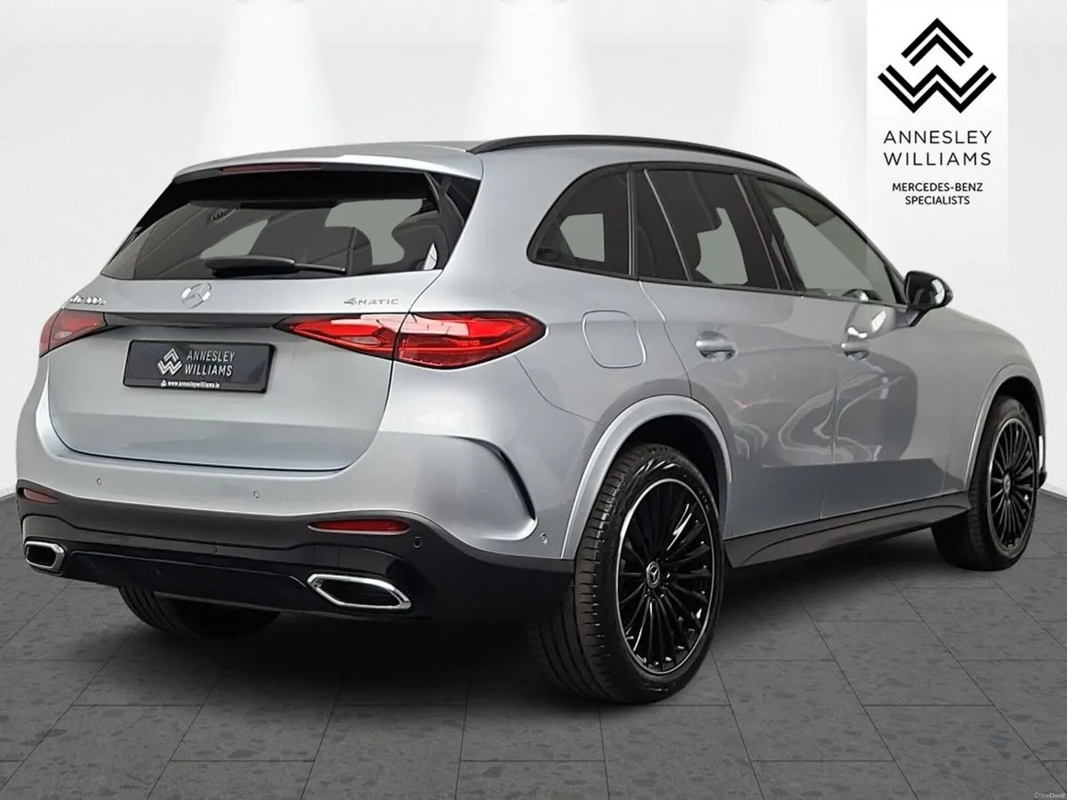 Mercedes-Benz GLC GLC300e Urban Edition 4Matic - Image 6