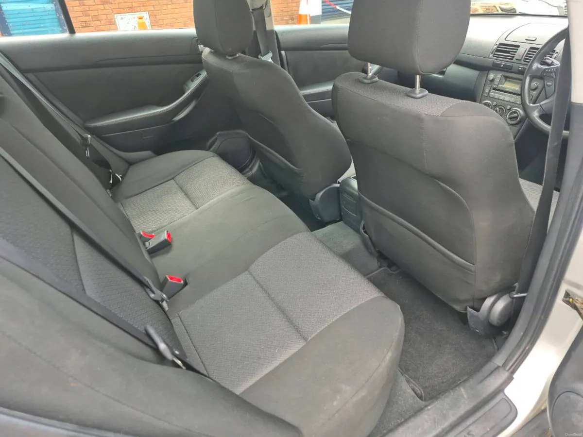 2009 toyota avensis - Image 6