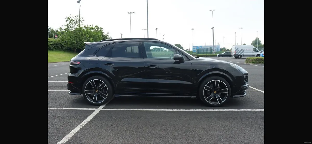 Porsche Cayenne 2022 - Image 1