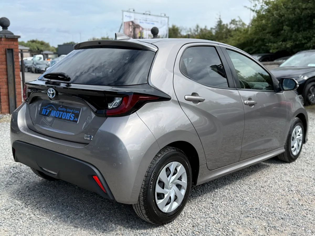 2021 Toyota Yaris 1.5 HYBRID AUTO - Image 3