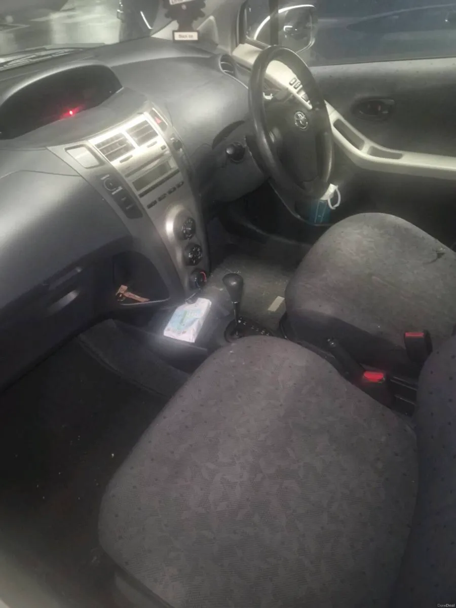 Toyota vitz 2009 Automatic - Image 6