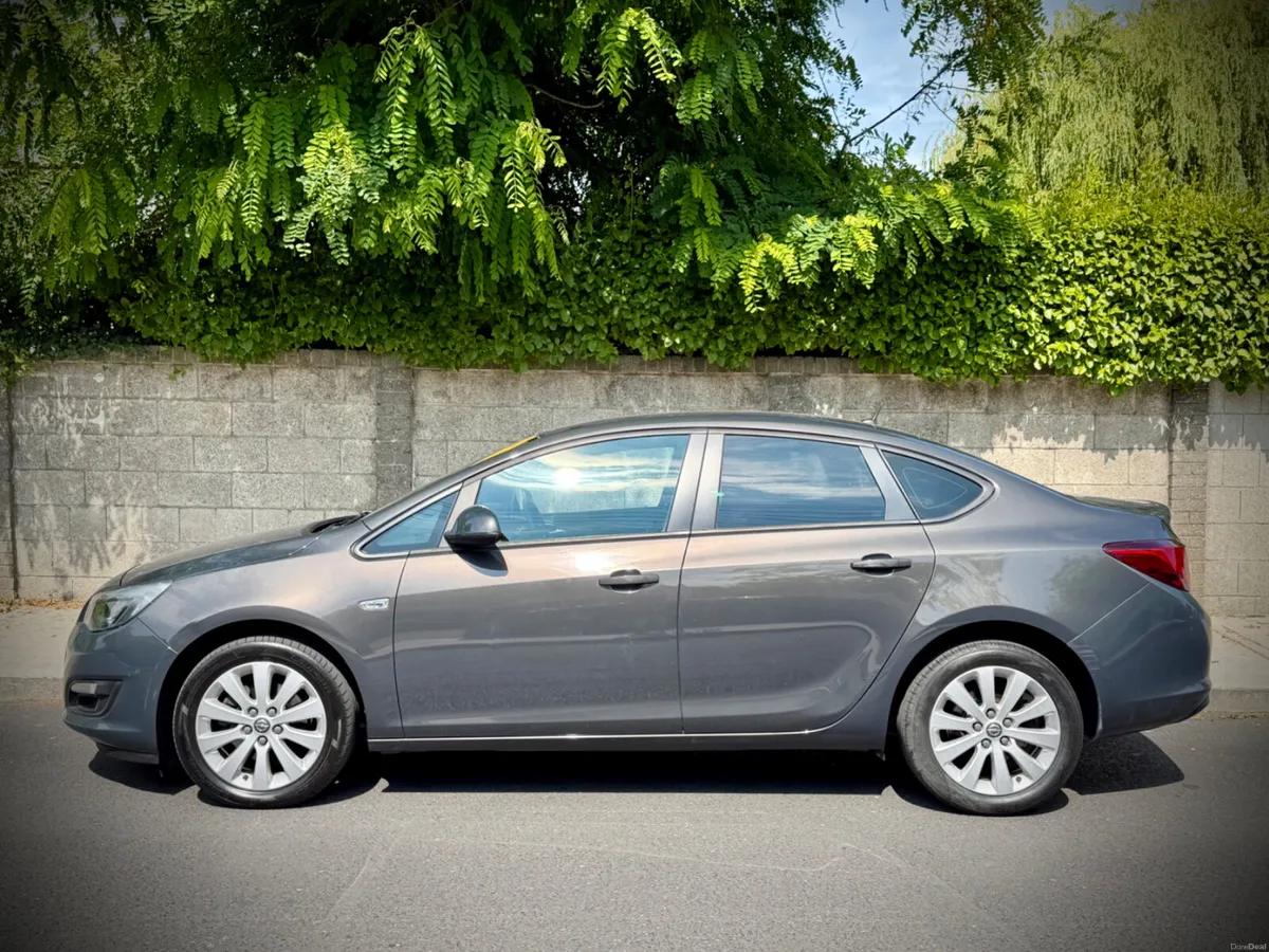 Opel Astra 1.7 Diesel Saloon | FSH | May 27 nct. - Image 3