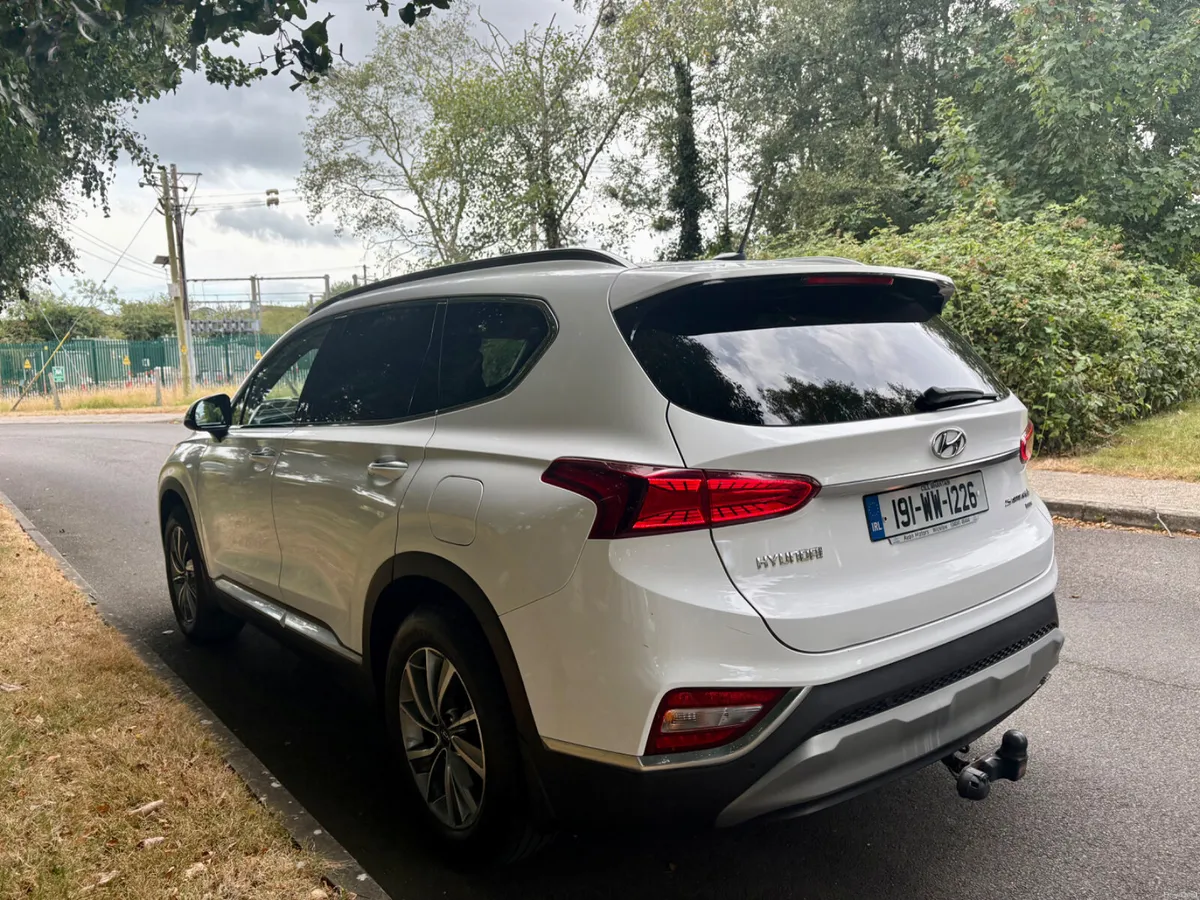 2019 Hyundai Santa Fe Executive plus 4WD - Image 5