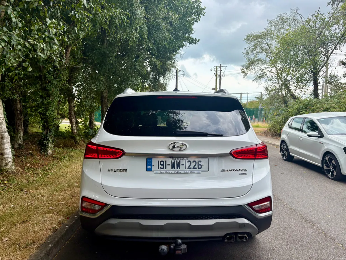 2019 Hyundai Santa Fe Executive plus 4WD - Image 4