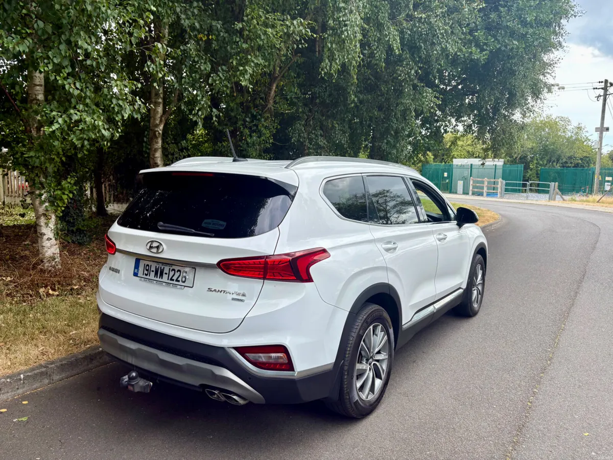 2019 Hyundai Santa Fe Executive plus 4WD - Image 3