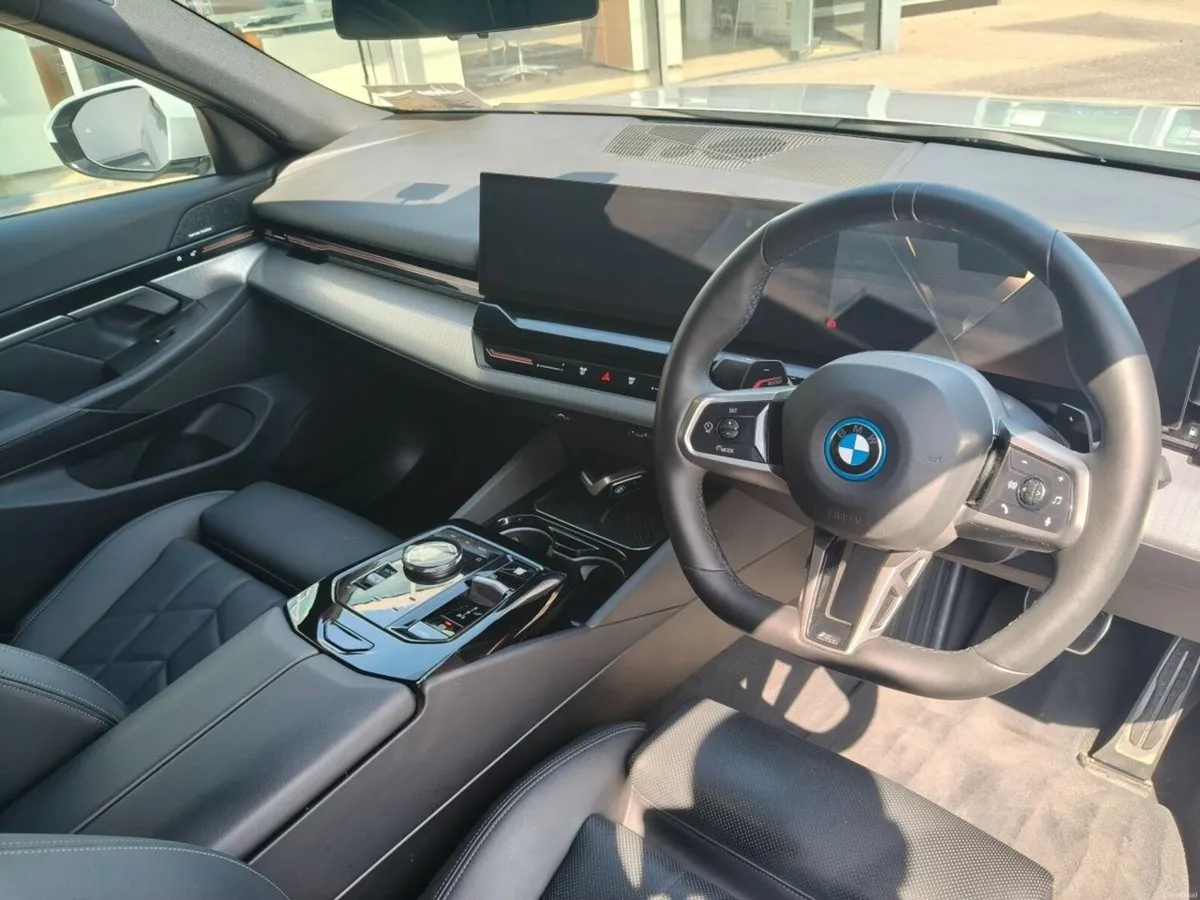 BMW 5-Series 530e M Sport Pro Saloon - Image 6