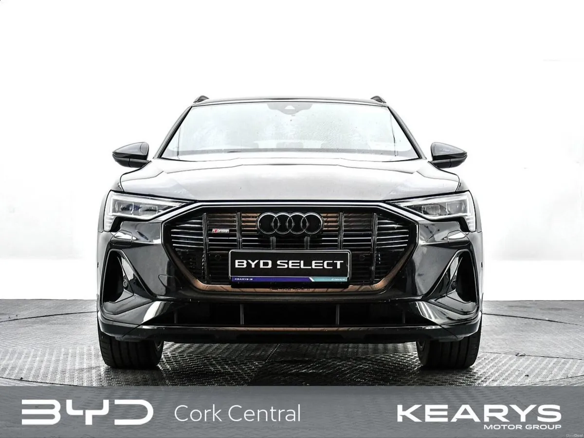 Audi e-tron 55 Quattro S Line Black Edition - Image 4