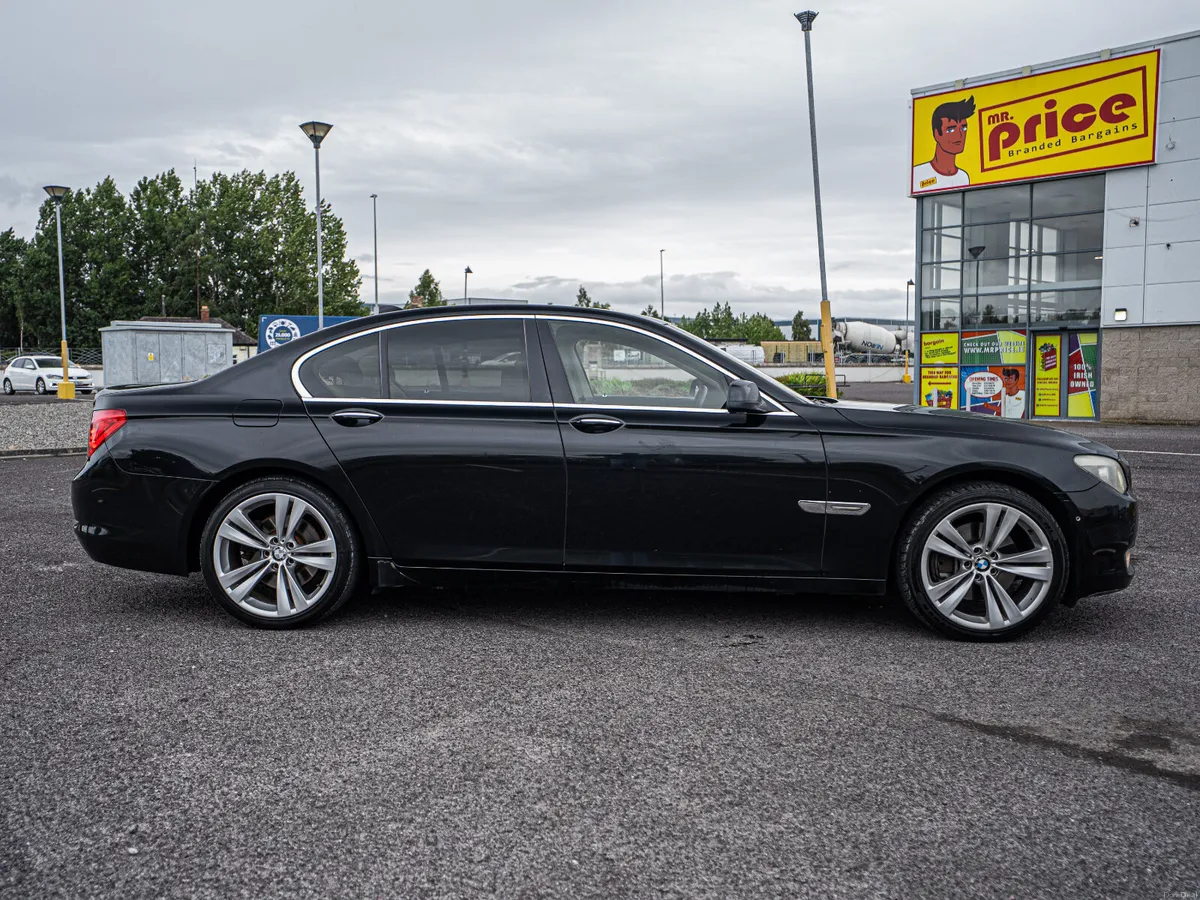 BMW 7-Series 2009 - Image 3
