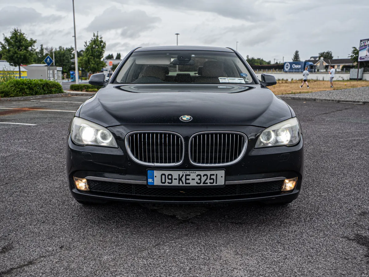 BMW 7-Series 2009 - Image 2