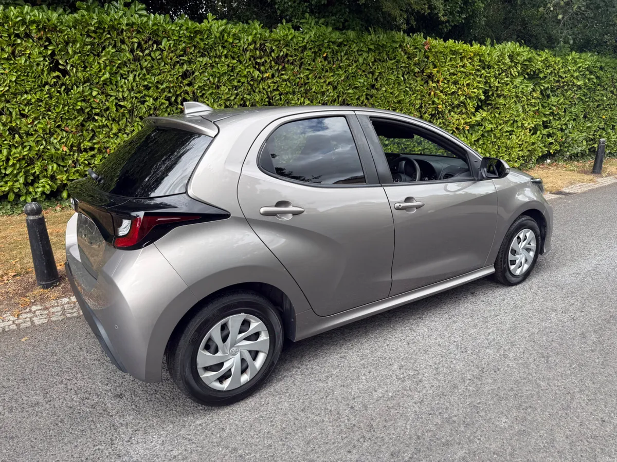 2021 Toyota Yaris 1.5 Hybrid Automatic - 99,000kms - Image 3