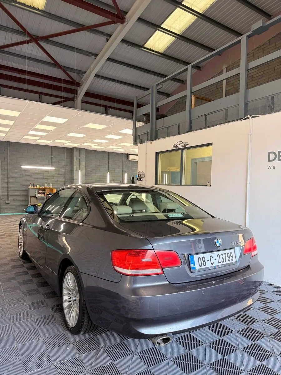 Bmw 320d 2008 - Image 4