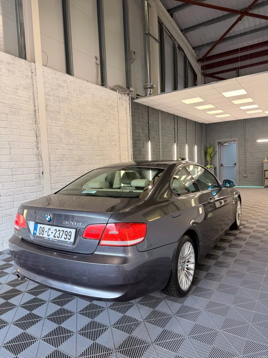 Bmw 320d 2008 - Image 6