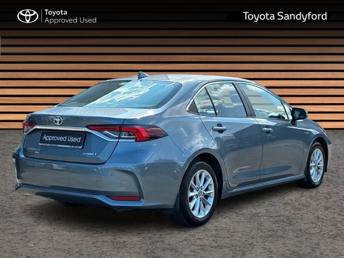 Toyota Corolla HYBRID LUNA AUTO SALOON // TOYOTA S - Image 2