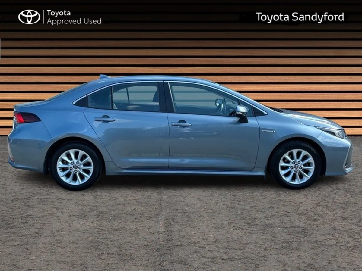 Toyota Corolla HYBRID LUNA AUTO SALOON // TOYOTA S - Image 3