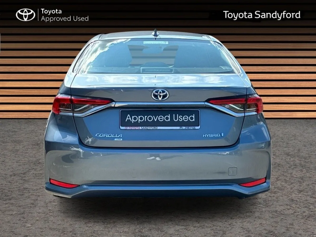 Toyota Corolla HYBRID LUNA AUTO SALOON // TOYOTA S - Image 4