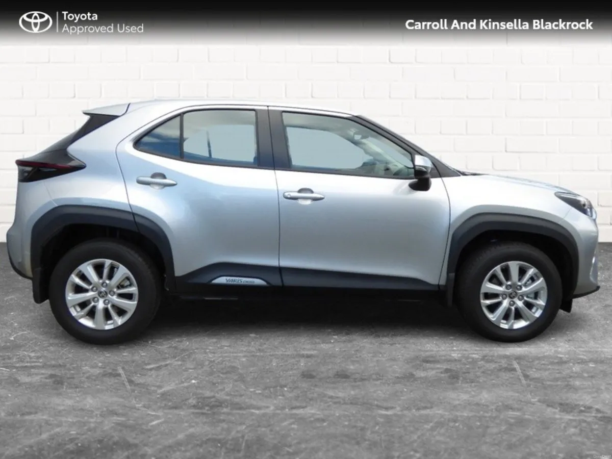Toyota Yaris Cross Hybrid Luna - Image 3