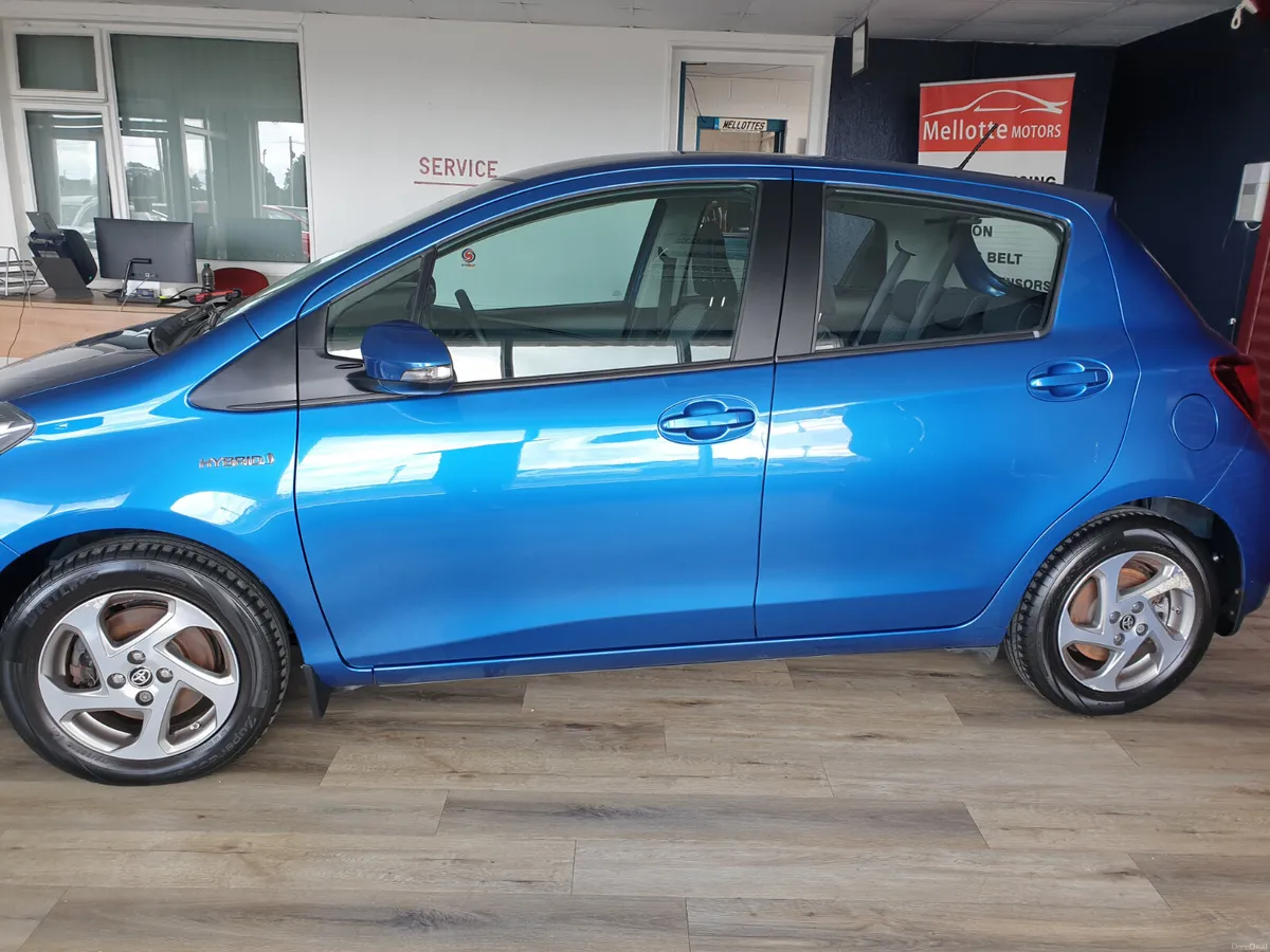 Toyota Yaris 1.5 HYBRID - Image 6