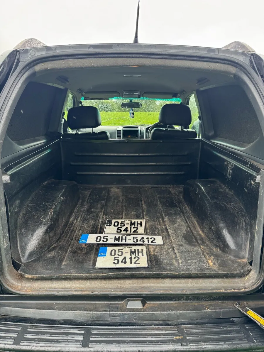 2005 Toyota Land Cruiser - Image 6