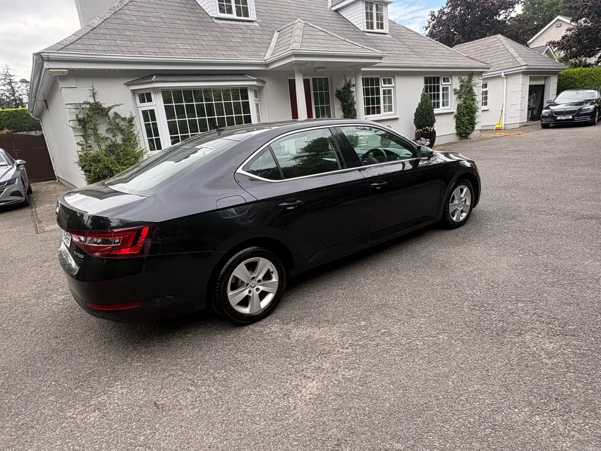 2017 SKODA SUPERB - Image 5