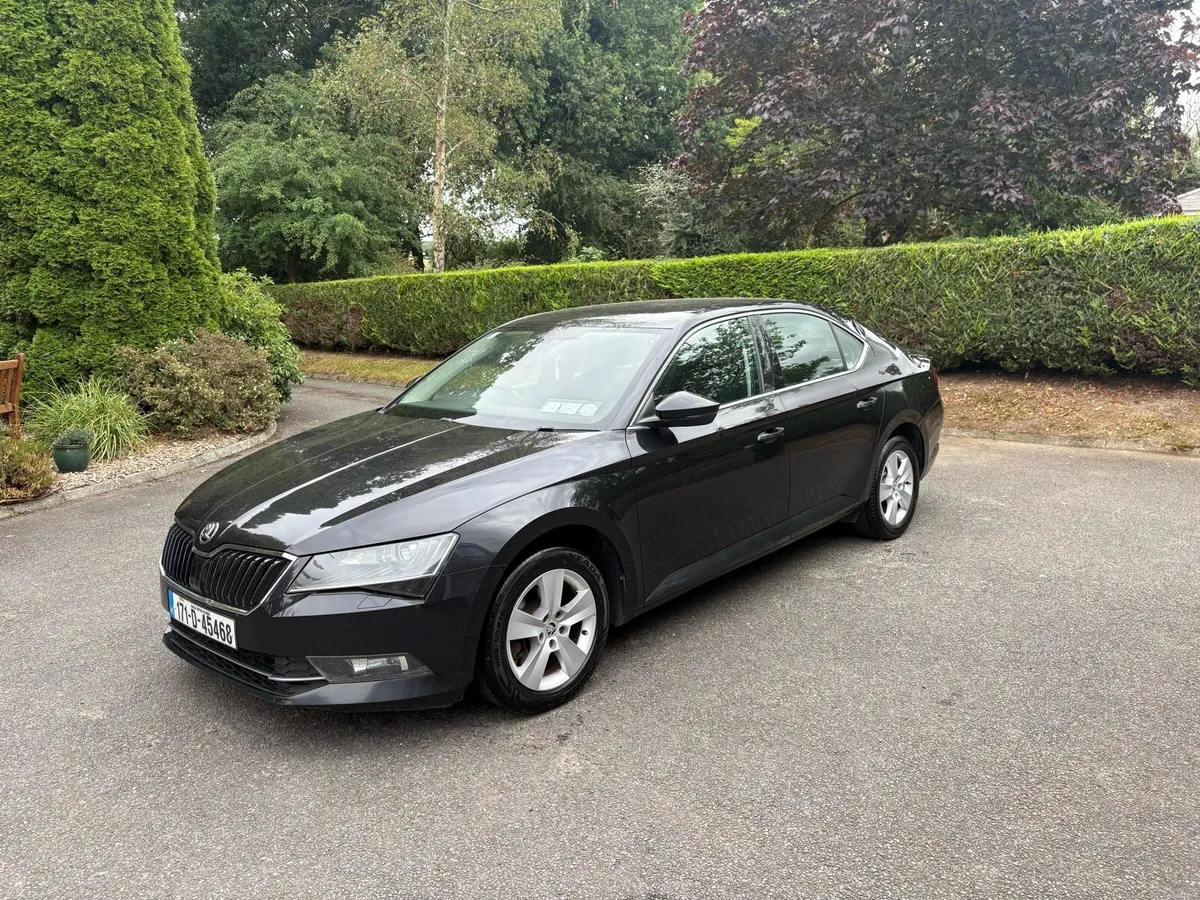 2017 SKODA SUPERB - Image 1