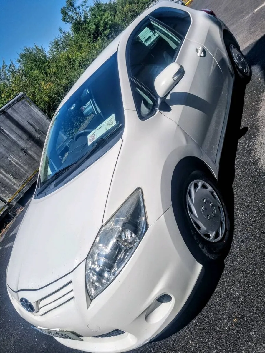 Toyota Auris van - Image 2