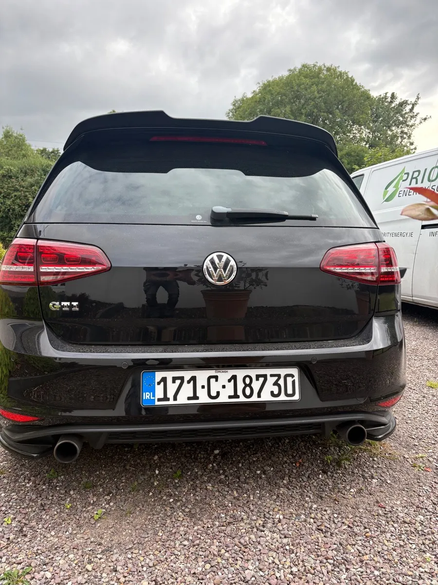 Volkswagen Golf GTI 2017 - Image 2
