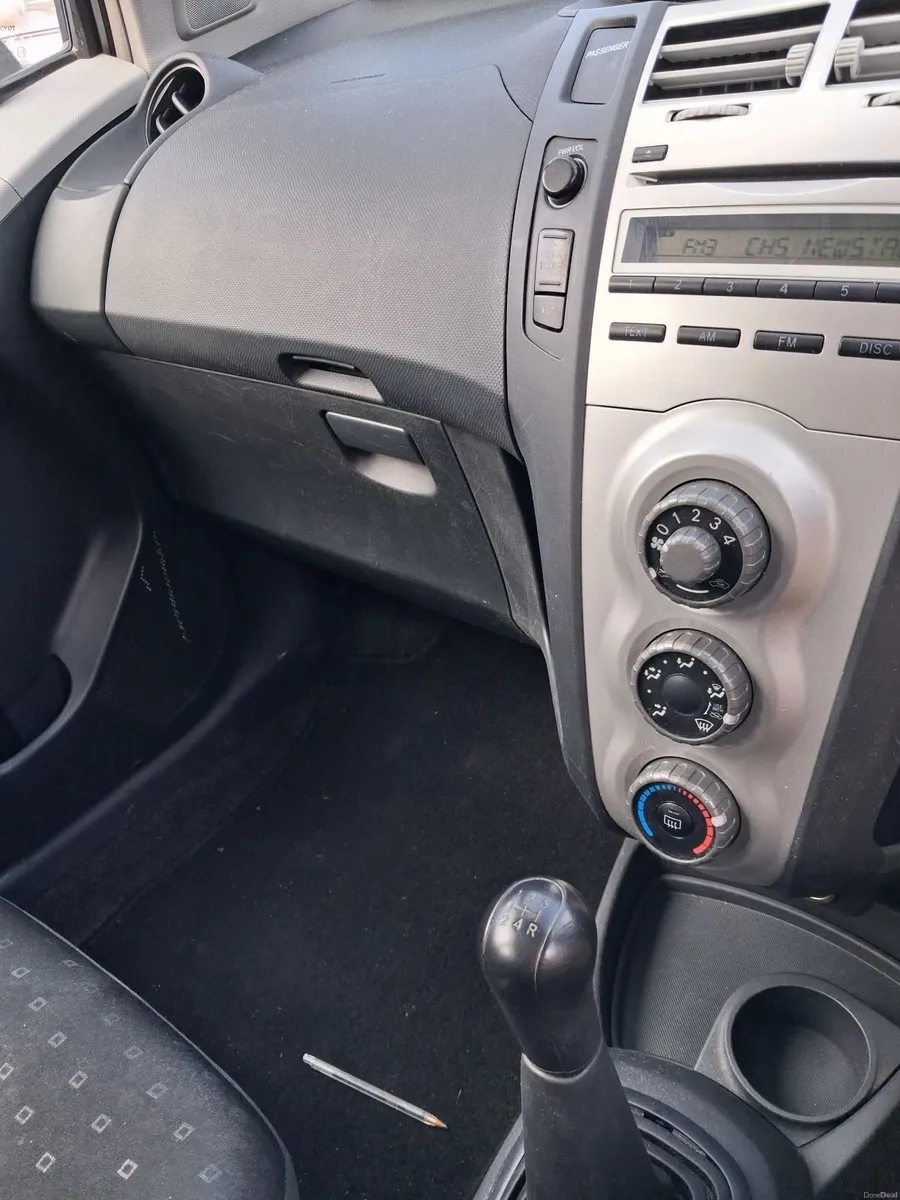Toyota Yaris 2007 - Image 2